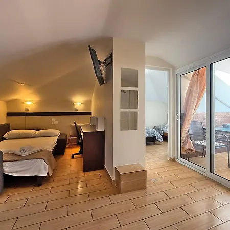 Arhontisa By Sdr Paralía